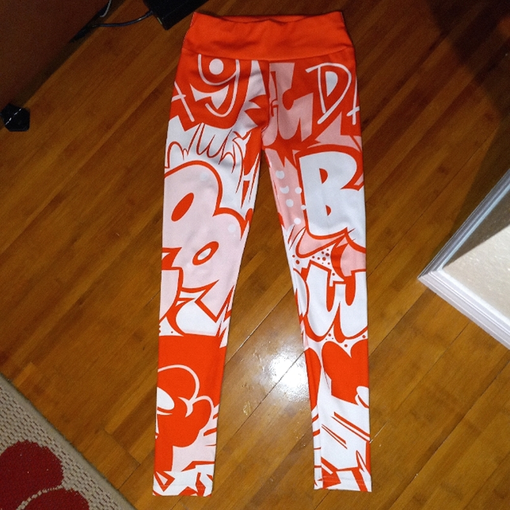 Comic leggings NWOT